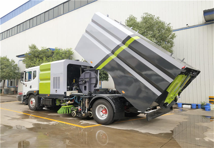 東風(fēng)D9掃路車(chē)后方位圖片