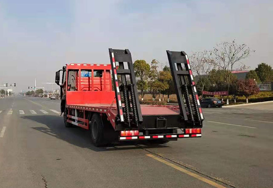 國(guó)六重汽豪沃平板運(yùn)輸車