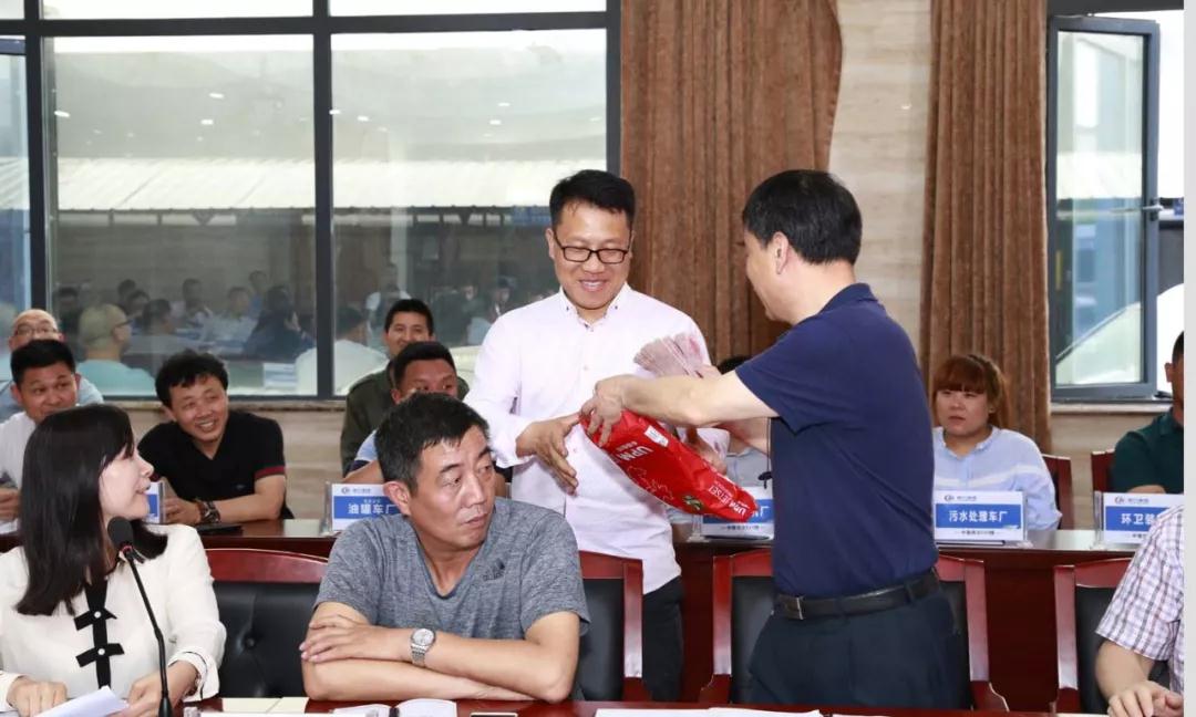 程力專汽公司生產(chǎn)經(jīng)濟(jì)工作綜合會(huì)相繼隆重召開(kāi)