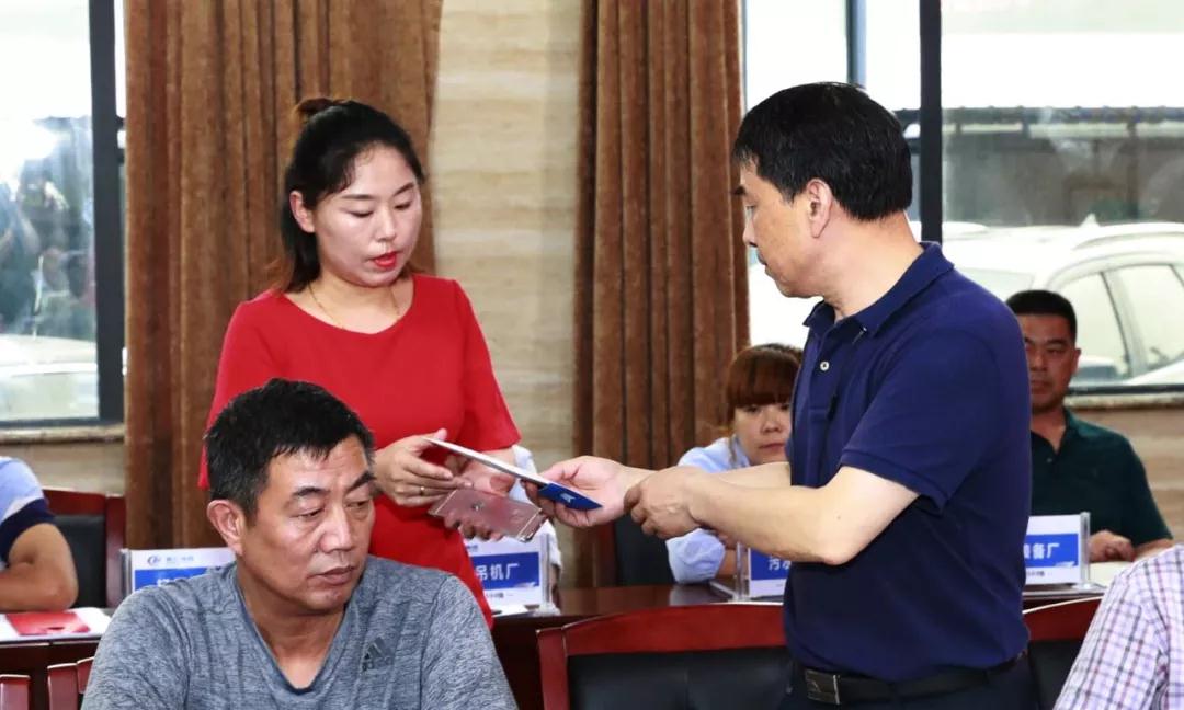 程力專汽公司生產(chǎn)經(jīng)濟(jì)工作綜合會(huì)相繼隆重召開(kāi)