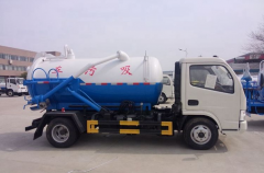 成都客戶文先生不遠(yuǎn)千里在我程力集團訂購東風(fēng)小多利卡吸污車